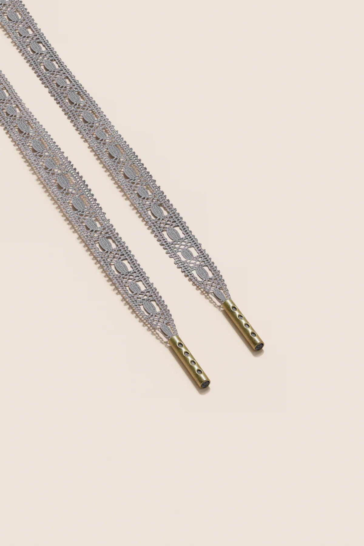 Senkels Light Grey Crochet Shoelaces with Brass Aglets