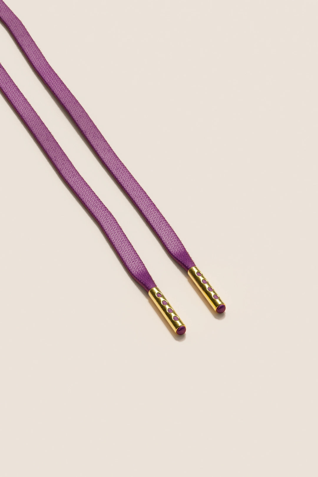 Senkels Plum 3mm Flat Waxed Shoelaces with Gold Aglets