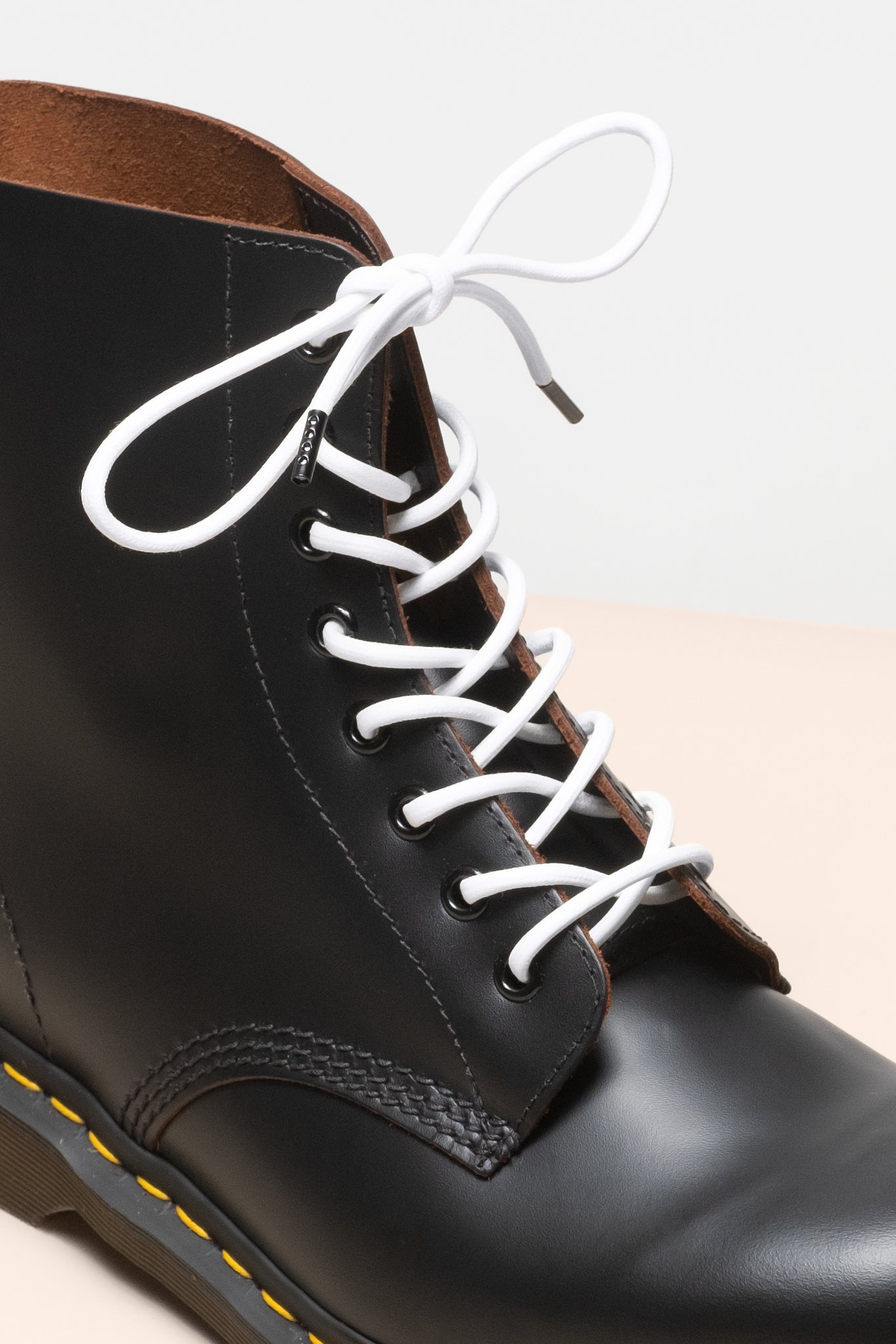 White - 4mm round waxed shoelaces for boots and shoes made from 100% organic cotton - Senkels